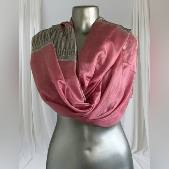 💎💟Oversized  Pure Silk Print Scarf or Wrap - Picture 3 of 16